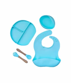 Set de alimentación de 5 piezas de silicona para bebé color celeste. Incluye plato con divisiones, bowl, babero, cuchara y tenedor.