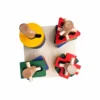 juego-dicactico-con-figuras-de-madera-para-encaje-de-cuatro-puntos-thebukids-aerea (1) Juguete educativo de madera con base y columnas para encajar figuras geométricas coloridas