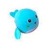 juguete-de-agua-ballena-celeste-nadador-a-cuerdas-flotador-thebukids juguete de agua bebé, patito flotante, ballena flotante, juguete baño niño, juguete nadador cuerda, juguete piscina infantil